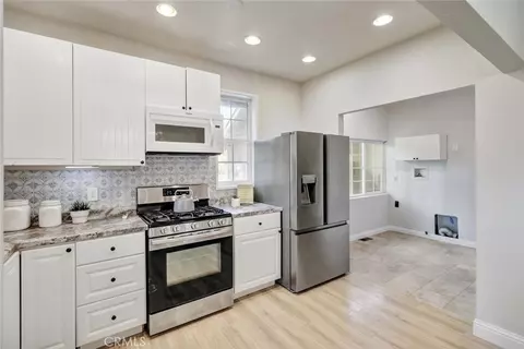 Kitchen - 1875 Sycamore St, Gridley, CA 95948 photo 2 of 2