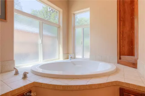 Bath - 260 Orange Ave, Oroville, CA 95966 photo 2 of 3