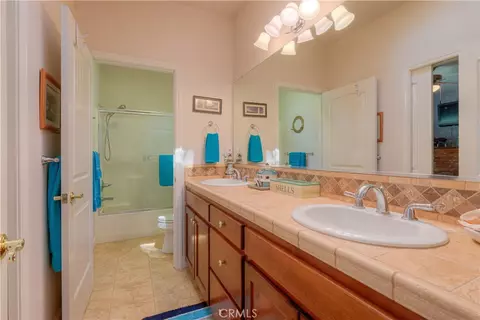 Bath - 260 Orange Ave, Oroville, CA 95966 photo 3 of 3