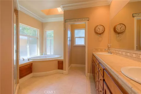 Bath - 260 Orange Ave, Oroville, CA 95966 photo 1 of 3