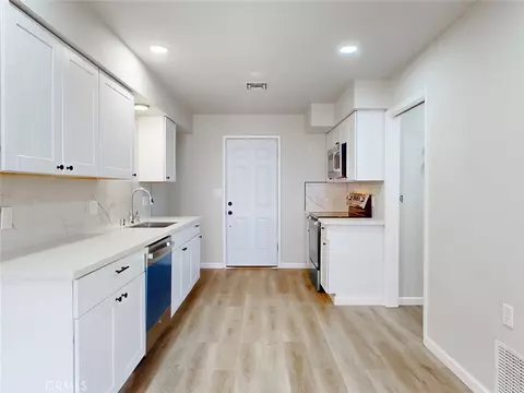 Kitchen - 484 E St, Biggs, CA 95917 photo 7 of 7