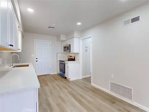 Kitchen - 484 E St, Biggs, CA 95917 photo 5 of 7