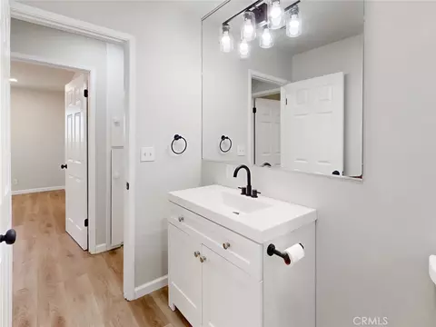 Bath - 484 E St, Biggs, CA 95917 photo 1 of 2