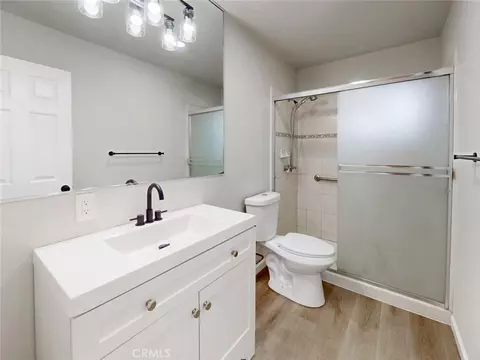 Bath - 484 E St, Biggs, CA 95917 photo 2 of 2