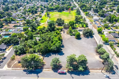 2415 N Fair Oaks Ave, Altadena, CA 91001