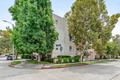 11230 Peach Grove St #308, North Hollywood, CA 91601