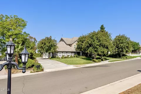 6913 Royal Hunt Ridge Dr, Riverside, CA 92506