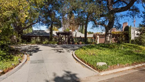 895 Hillcrest Pl, Pasadena, CA 91106