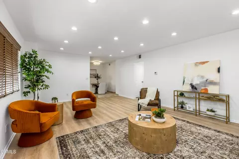 5354 Lindley Ave #202, Encino, CA 91316