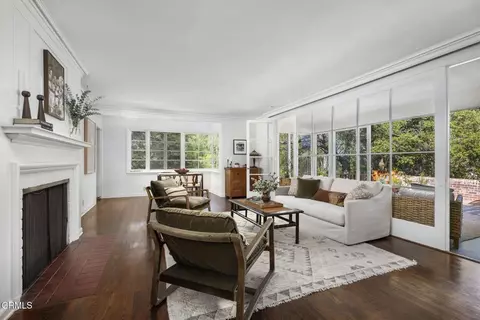 1556 Scenic Dr, Pasadena, CA 91103