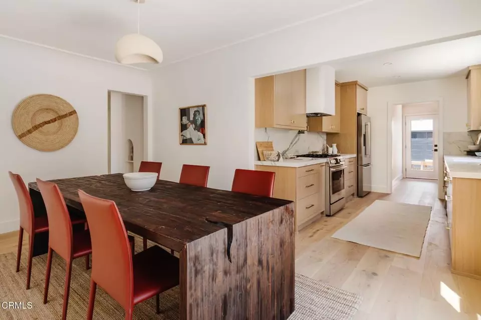 Dining - 4822 6th Ave, Los Angeles, CA 90043 photo 2 of 2