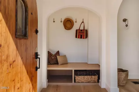 Entry Way - 4822 6th Ave, Los Angeles, CA 90043 photo 1 of 4
