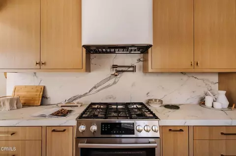 Kitchen - 4822 6th Ave, Los Angeles, CA 90043 photo 1 of 4