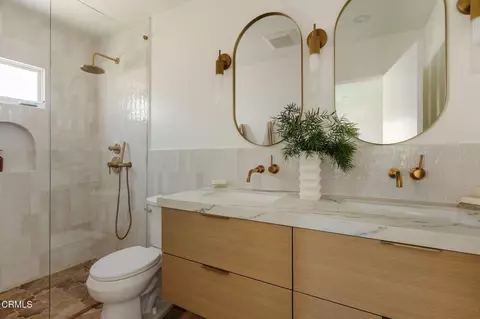 Bath - 4822 6th Ave, Los Angeles, CA 90043 photo 1 of 4