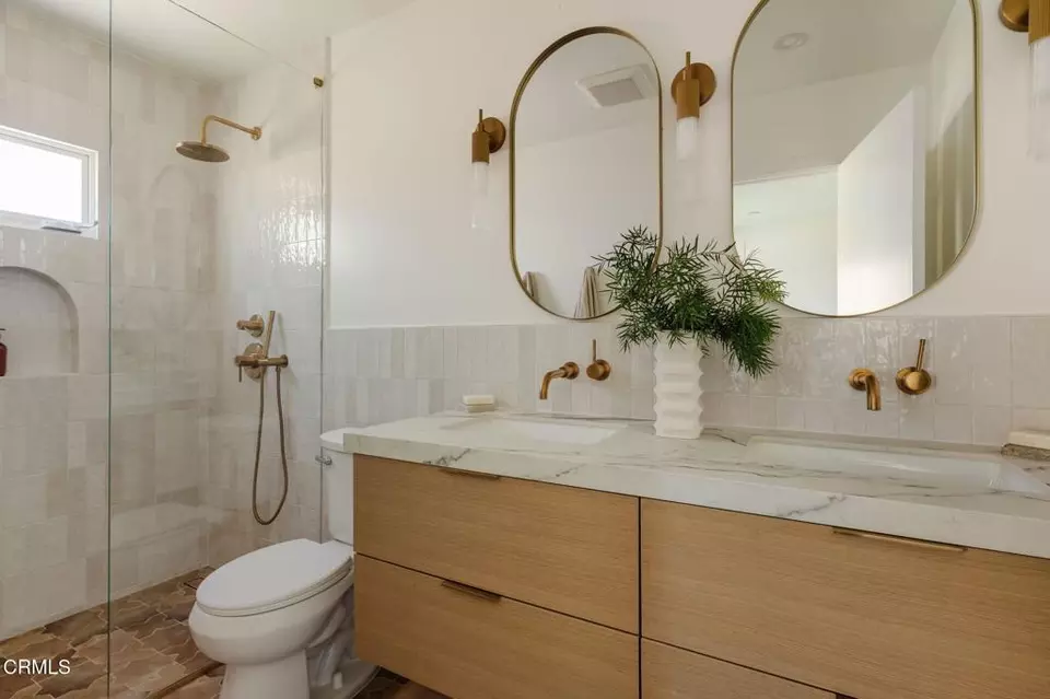 Bath - 4822 6th Ave, Los Angeles, CA 90043 photo 1 of 4
