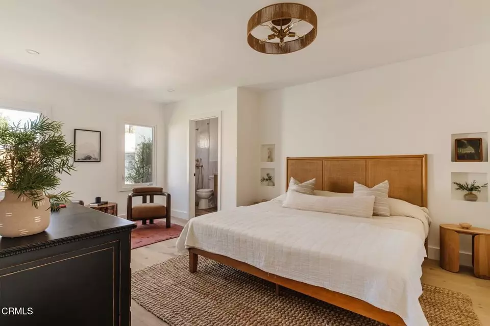 Bedroom - 4822 6th Ave, Los Angeles, CA 90043 photo 1 of 8