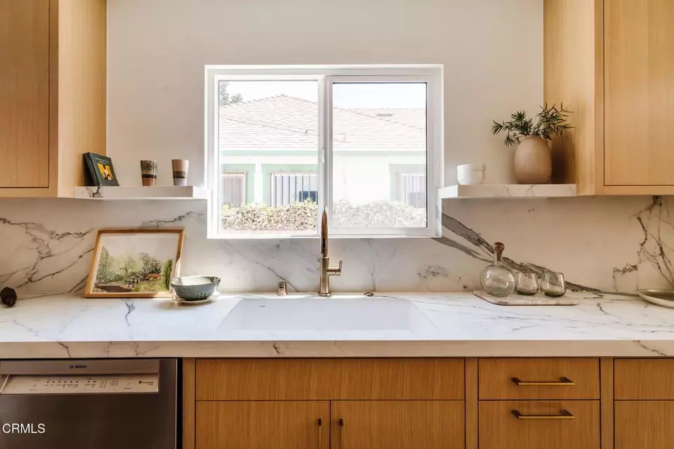 Kitchen - 4822 6th Ave, Los Angeles, CA 90043 photo 3 of 4