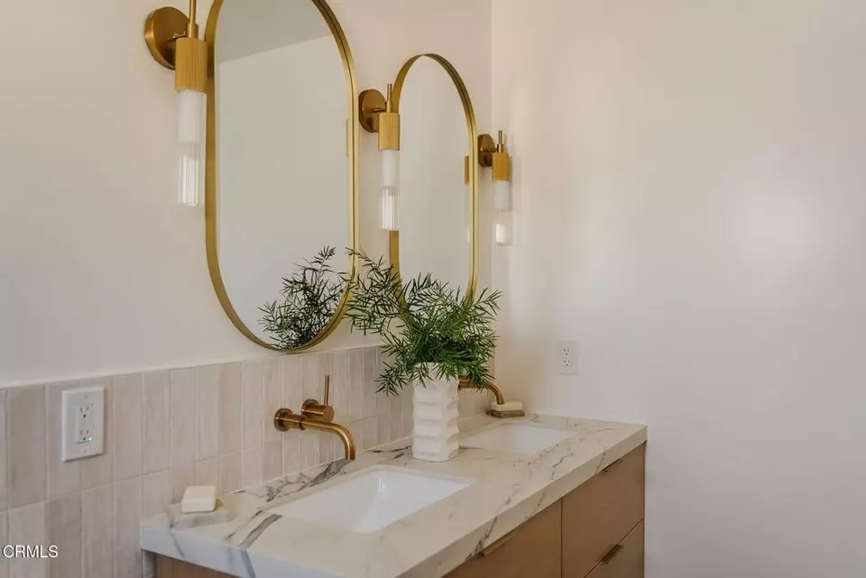 Bath - 4822 6th Ave, Los Angeles, CA 90043 photo 2 of 4