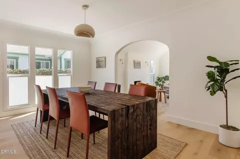 Dining - 4822 6th Ave, Los Angeles, CA 90043 photo 1 of 2