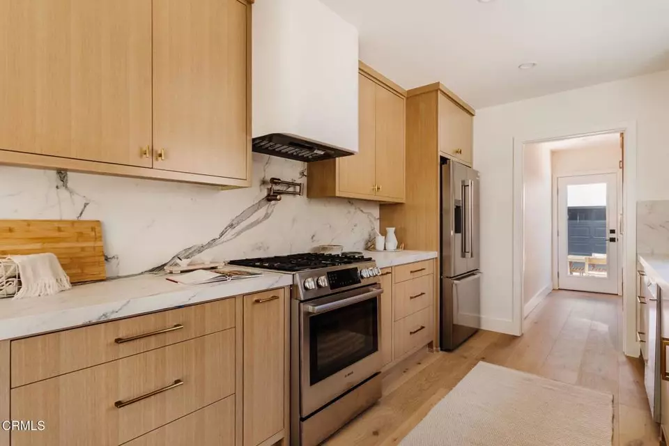 Kitchen - 4822 6th Ave, Los Angeles, CA 90043 photo 2 of 4
