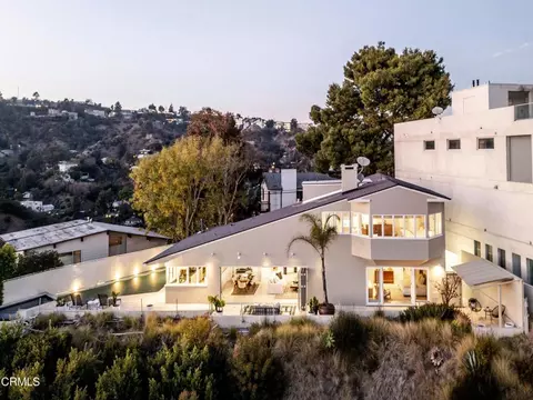 8326 Grand View Dr, Los Angeles, CA 90046