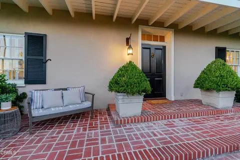 2051 Mendocino Ln, Altadena, CA 91001