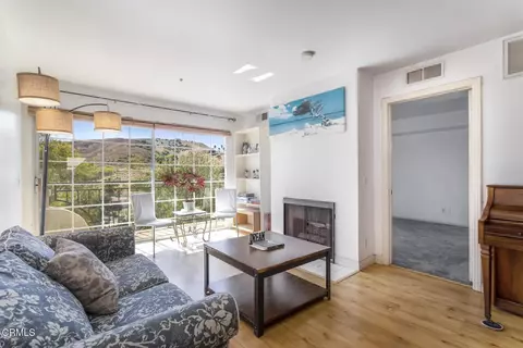 4750 Templeton St #1211, Los Angeles, CA 90032