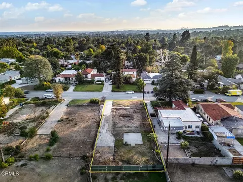 785 New York Dr, Altadena, CA 91001