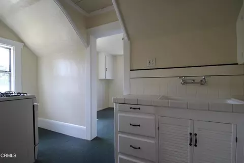 Kitchen - 166 Dearborn St, Pasadena, CA 91103 photo 1 of 1