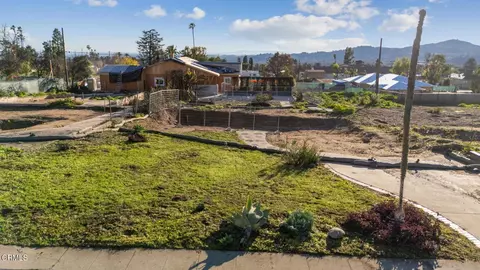 70 W Las Flores Dr, Altadena, CA 91001