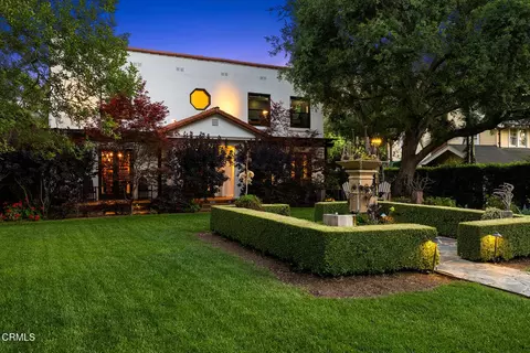 1052 New York Dr, Altadena, CA 91001