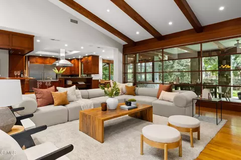 921 Chapea Rd, Pasadena, CA 91107