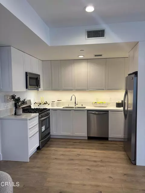 Kitchen - 239 S Marengo Ave #303, Pasadena, CA 91101 photo 1 of 2