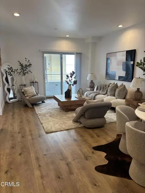 Living - 239 S Marengo Ave #303, Pasadena, CA 91101 photo 1 of 4