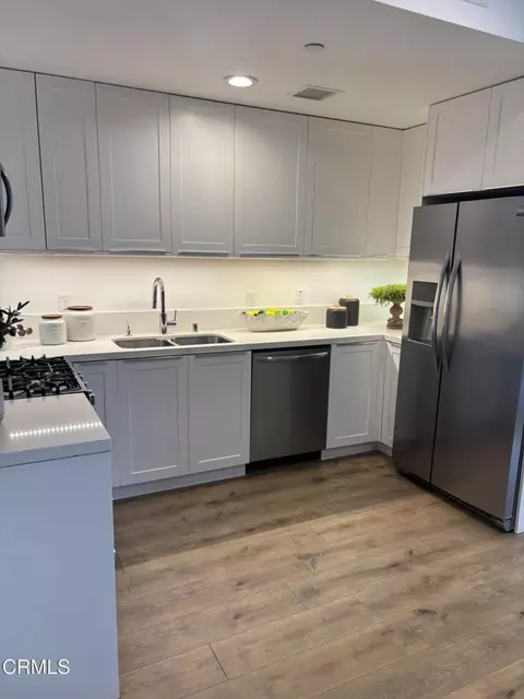 Kitchen - 239 S Marengo Ave #303, Pasadena, CA 91101 photo 2 of 2
