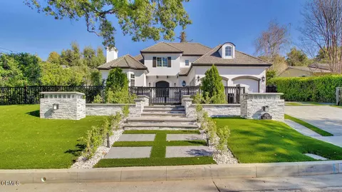 1929 Lyans Dr, La Canada Flintridge, CA 91011