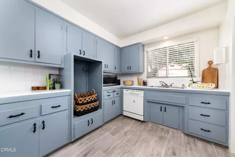 Kitchen - 1305 Solita Rd, Pasadena, CA 91103 photo 1 of 3