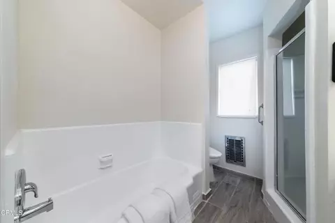 Bath - 1305 Solita Rd, Pasadena, CA 91103 photo 2 of 4