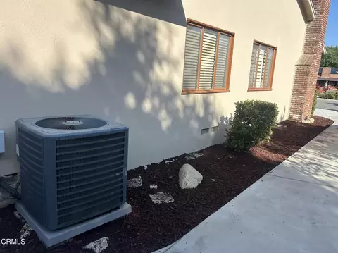 Exterior - 1305 Solita Rd, Pasadena, CA 91103 photo 3 of 4