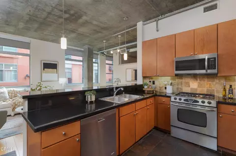 Kitchen - 840 E Green St #309, Pasadena, CA 91101 photo 2 of 4