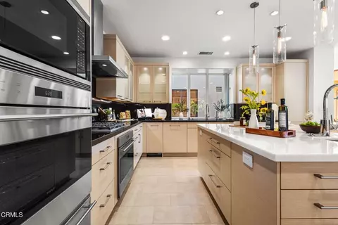 Kitchen - 1265 Chateau Rd, Pasadena, CA 91105 photo 2 of 5