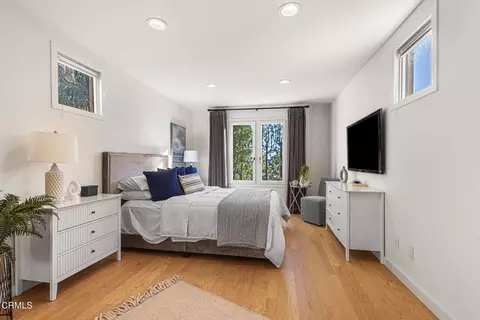 Bedroom - 1265 Chateau Rd, Pasadena, CA 91105 photo 8 of 9