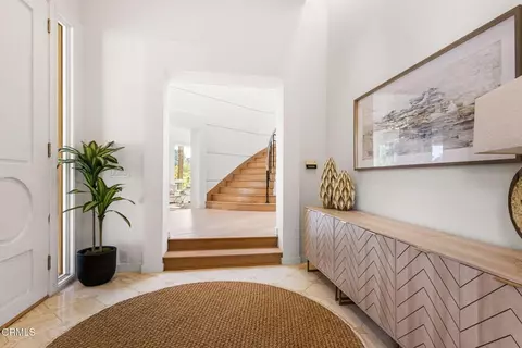 Entry Way - 1265 Chateau Rd, Pasadena, CA 91105 photo 2 of 8