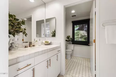 Bath - 1265 Chateau Rd, Pasadena, CA 91105 photo 5 of 5