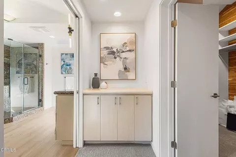 Entry Way - 1265 Chateau Rd, Pasadena, CA 91105 photo 5 of 8