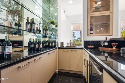 Kitchen - 1265 Chateau Rd, Pasadena, CA 91105 photo 4 of 5
