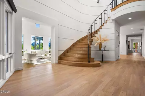 Entry Way - 1265 Chateau Rd, Pasadena, CA 91105 photo 1 of 8