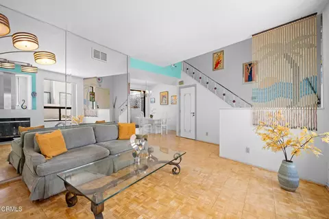 1340 Glenwood Rd #17, Glendale, CA 91201