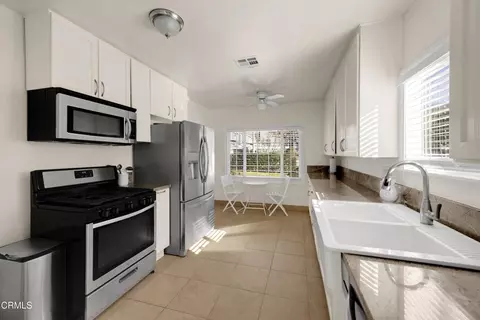 Kitchen - 1932 E Washington Blvd, Pasadena, CA 91104 photo 2 of 6