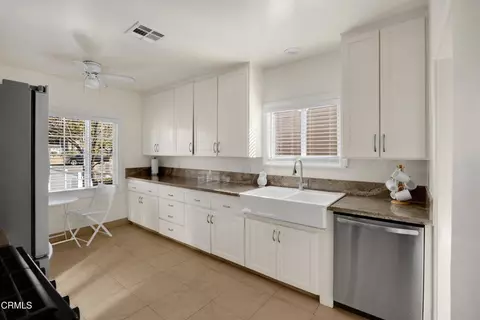 Kitchen - 1932 E Washington Blvd, Pasadena, CA 91104 photo 1 of 6
